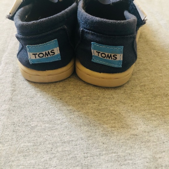TOMS Toddler shoes - Picture 4 of 5